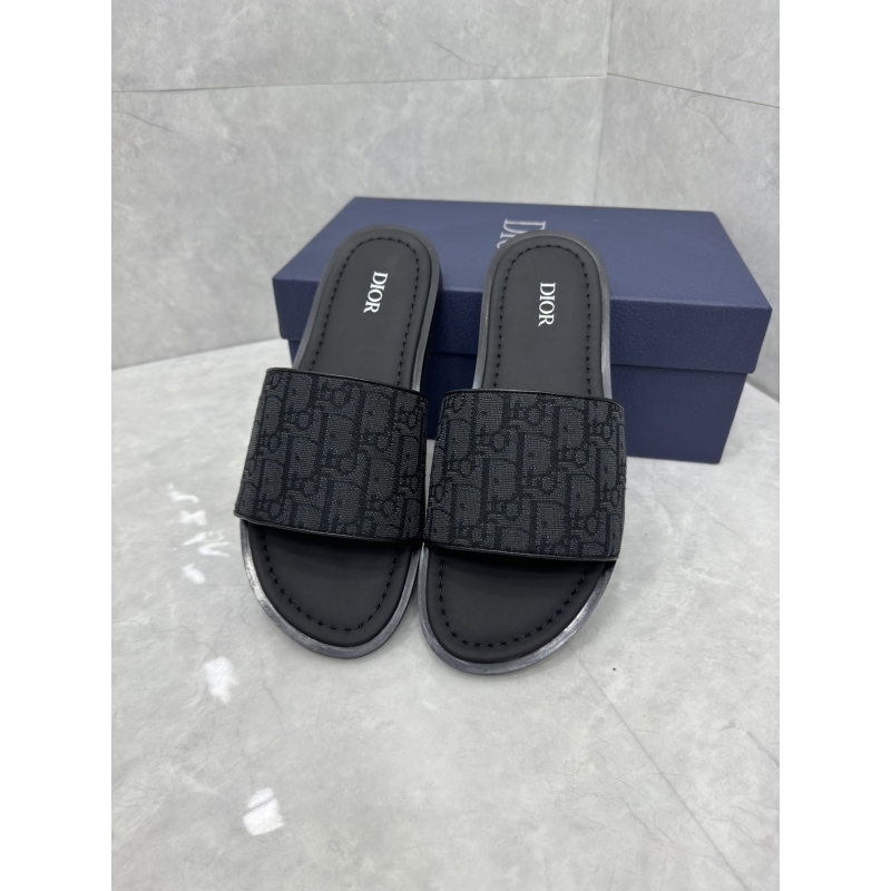 ch**an D*or slippers